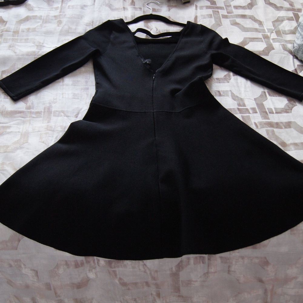 BLACK GUESS DRESS - Picture 2 of 3